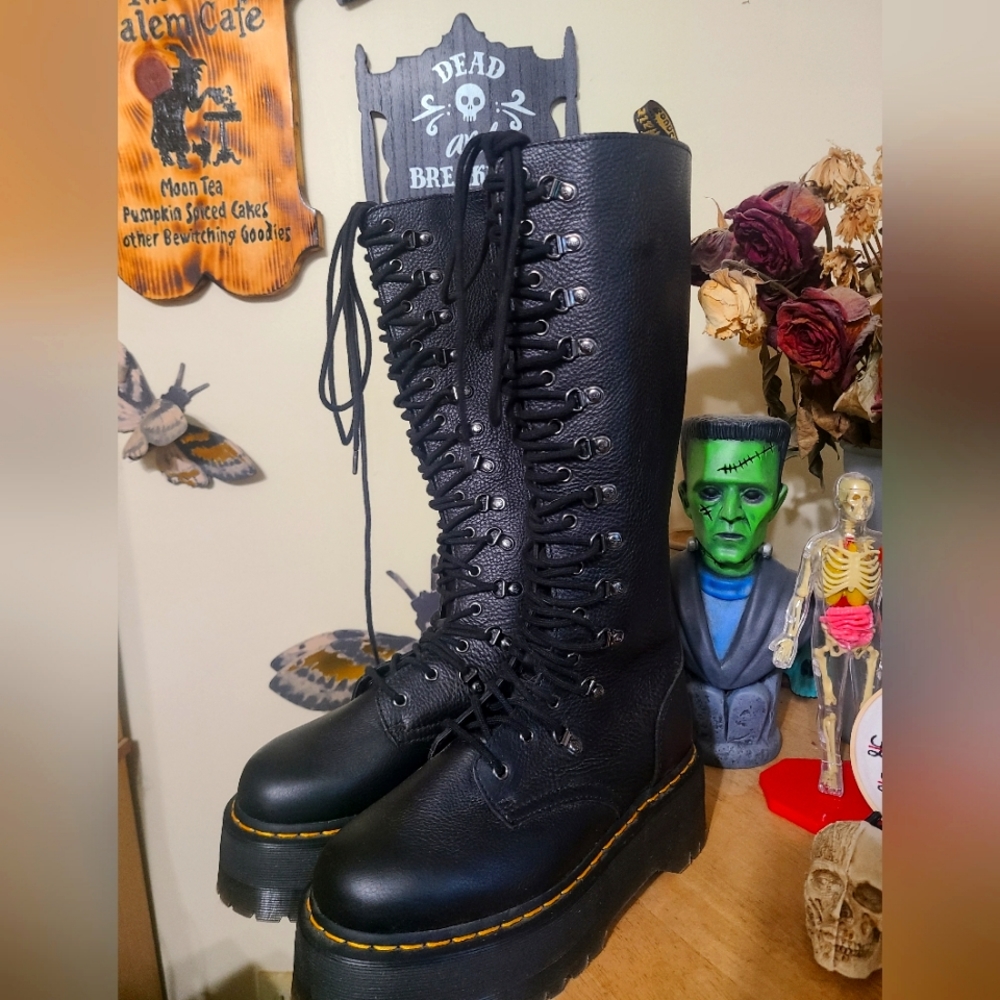 1B60 MAX HARDWARE LEATHER KNEE HIGH BOOTS DR.MARTENS
